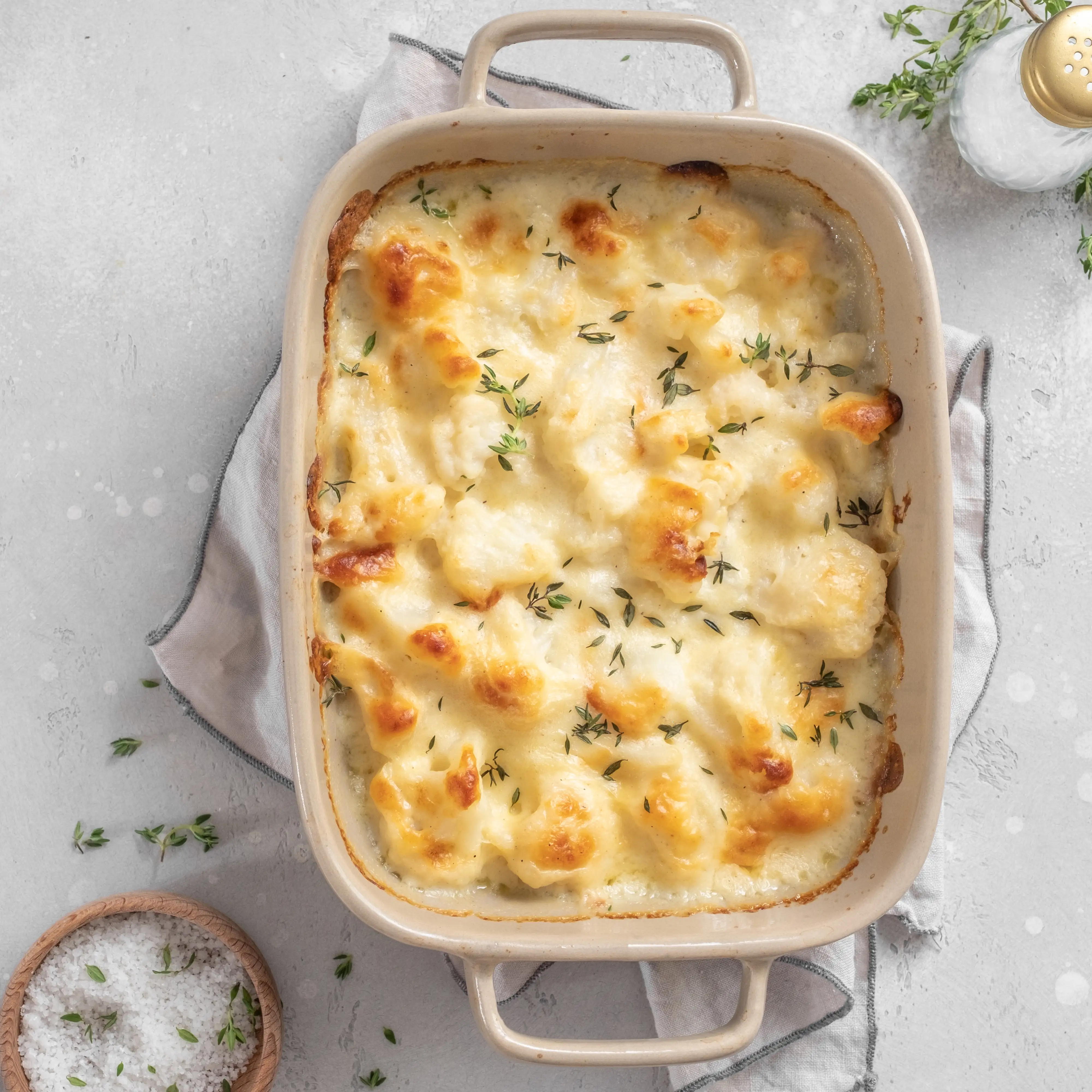 غراتان القرنبيط مع السبانخ والصنوبر وجبن الريكوتا غراتان القرنبيط مع السبانخ والصنوبر وجبن الريكوتا